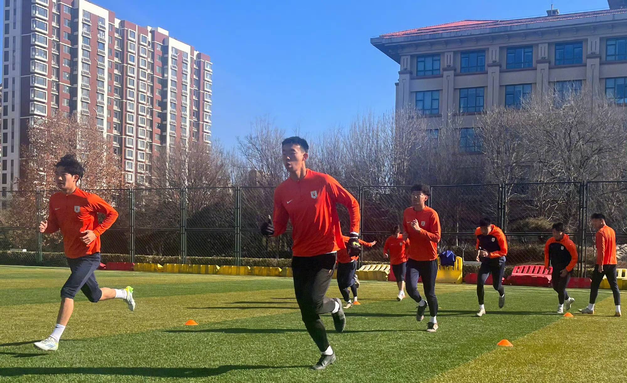关于将力争上游，球队积极备战的信息