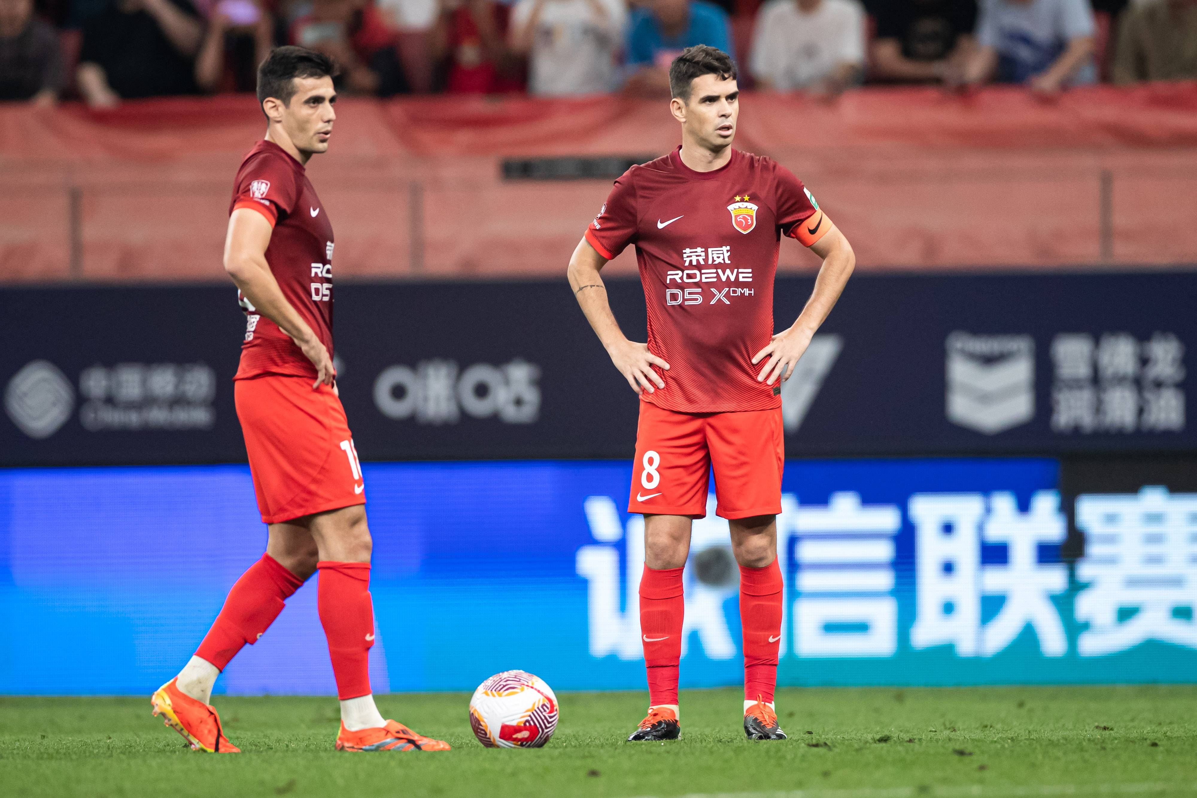 一场备受瞩目的足球盛宴即将在球场上演