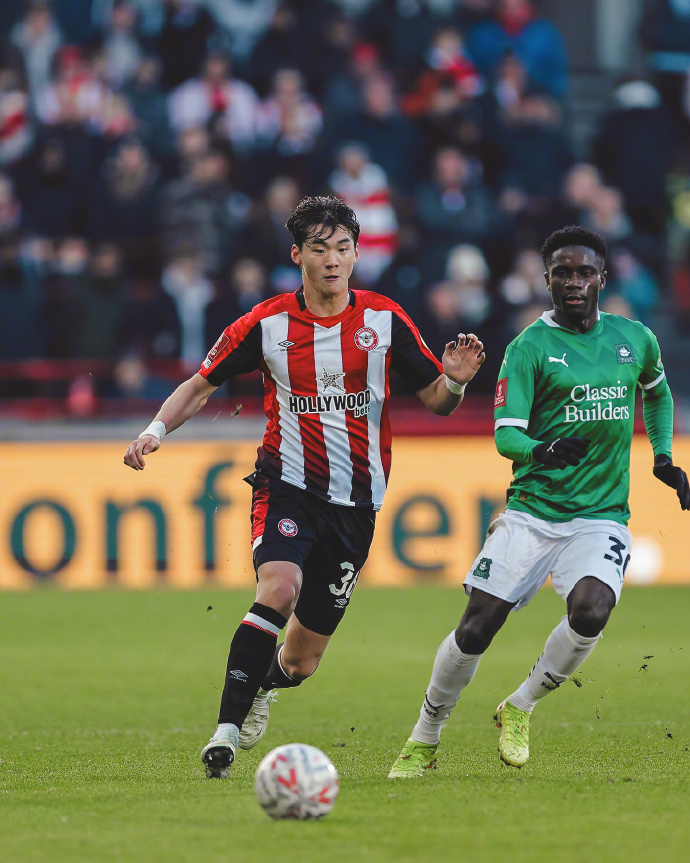 英格兰队力克韩国队，马龙统治全场的简单介绍